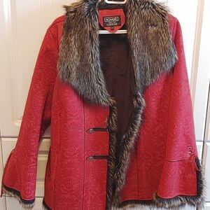 Elegant Red Cape with Faux Fur Trim